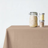 Ommeltu 100 % puuvillainen pöytäliina | Toasted almond -